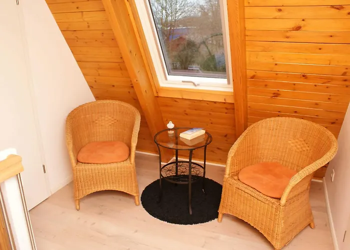 Zeltdachhaus Mit Moderner Ausstattung *