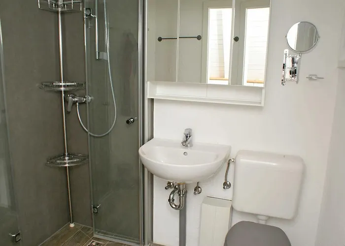 Zeltdachhaus Mit Moderner Ausstattung *