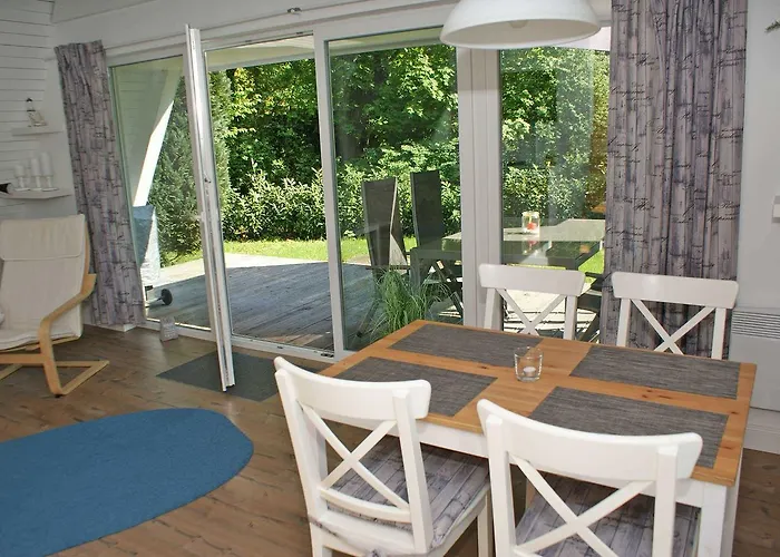 Zeltdachhaus Mit Moderner Ausstattung